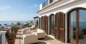 Secure empty holiday villa on the Costa del Sol with locked patio doors generame esta imagen